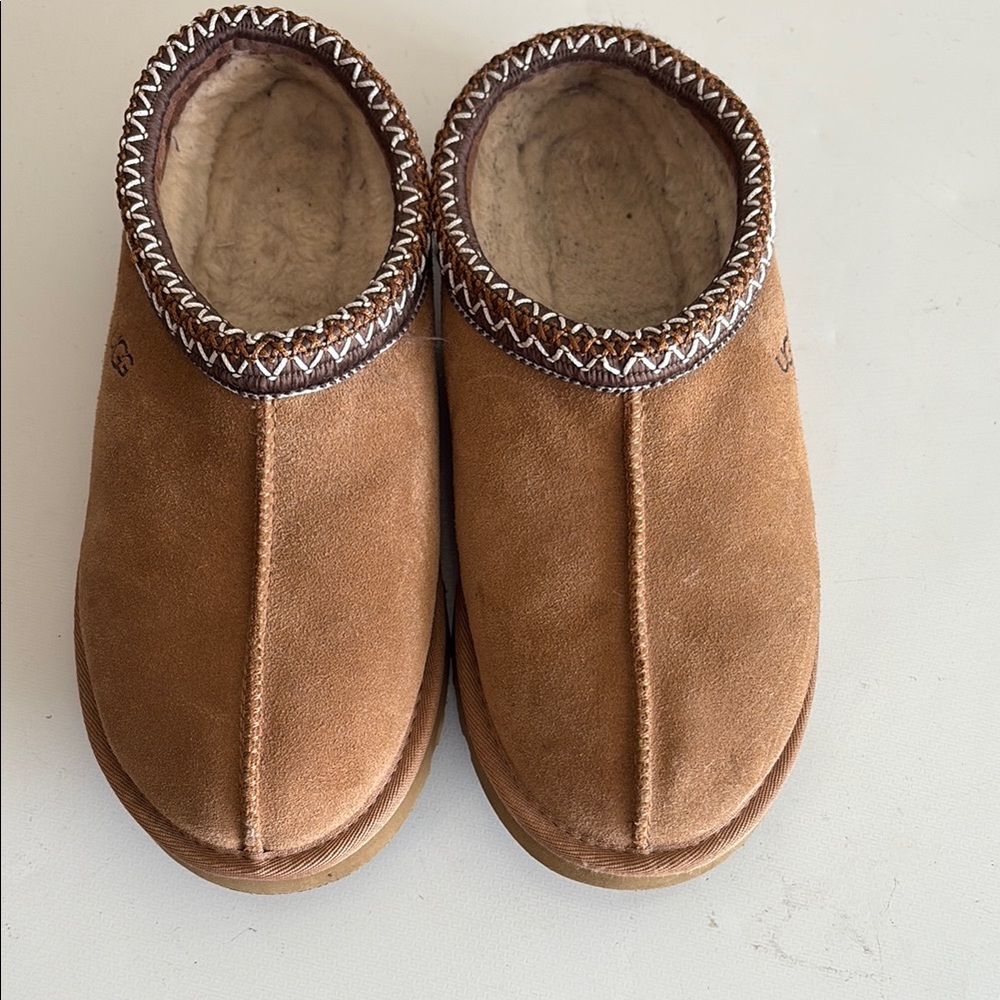 DH Gate** UGG Brown Suede Slippers used please see pics for condition